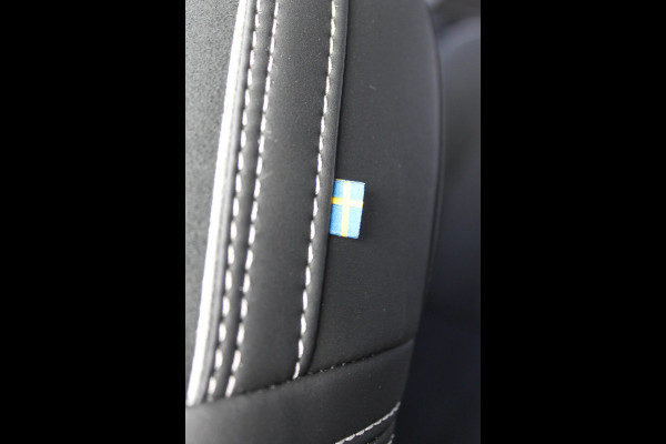 Volvo XC40 B3 177PK Plus Dark Google infotainment / Draadloos telefoon opladen / Elektrisch bedienbare bestuurdersstoel met geheugen / Adaptieve Cruise Control