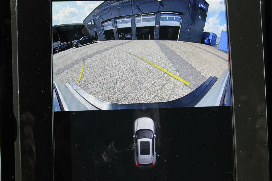 Volvo XC40 B3 177PK Plus Dark Google infotainment / Draadloos telefoon opladen / Elektrisch bedienbare bestuurdersstoel met geheugen / Adaptieve Cruise Control