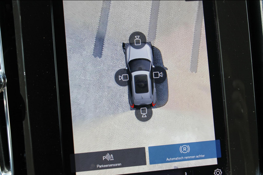 Volvo XC40 B3 177PK Plus Dark Google infotainment / Draadloos telefoon opladen / Elektrisch bedienbare bestuurdersstoel met geheugen / Adaptieve Cruise Control