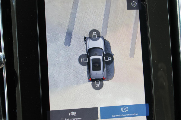 Volvo XC40 B3 177PK Plus Dark Google infotainment / Draadloos telefoon opladen / Elektrisch bedienbare bestuurdersstoel met geheugen / Adaptieve Cruise Control
