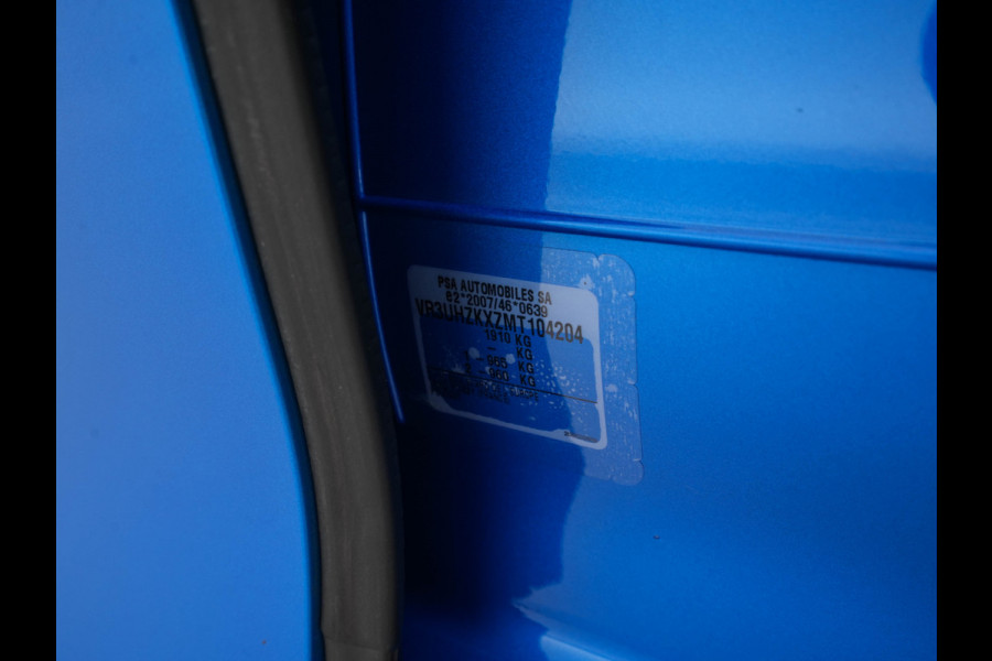 Peugeot e-208 EV GT-Line 50 kWh [ 3-Fase ] (INCL-BTW) *FULL-LED | DIGI-COCKPIT | BLINDSPOT | CAMERA | LEATHER-ALCANTARA | NAVI-FULLMAP | LANE-ASSIST | KEYLESS | DAB | CCS-FASTLOADER | HEATED-SPORTSEATS | AMBIENT-LIGHT | 17"ALU*