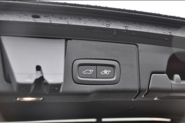 Volvo XC60 T6 350PK Automaat Recharge AWD Plus Black Edition Long range / Adaptieve cruise control / Harman Kardon audio / Trekhaak / Panoramadak / Apple carplay / Parkeersensoren met 360 camera / Elektrische achterklep / Elektrische stoelen met geheugen / Stoel en stuurwielverwarming / 21” velgen