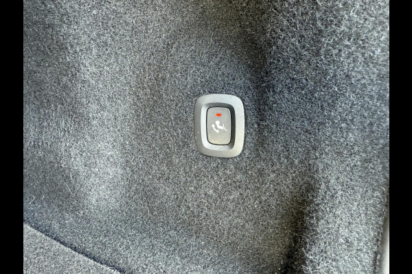 Volvo XC60 T6 350PK Automaat Recharge AWD Plus Black Edition Long range / Adaptieve cruise control / Harman Kardon audio / Trekhaak / Panoramadak / Apple carplay / Parkeersensoren met 360 camera / Elektrische achterklep / Elektrische stoelen met geheugen / Stoel en stuurwielverwarming / 21” velgen