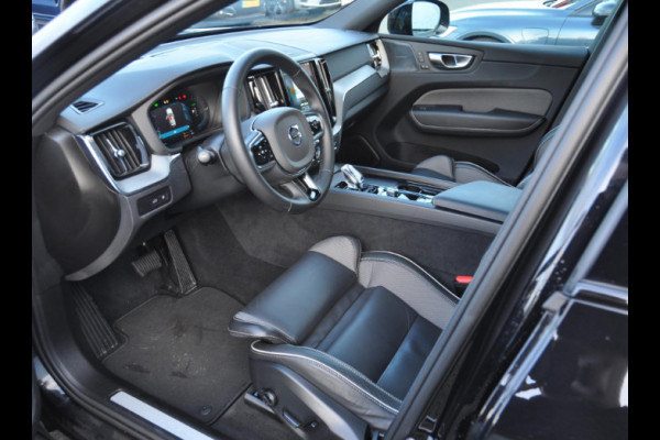 Volvo XC60 T6 350PK Automaat Recharge AWD Plus Black Edition Long range / Adaptieve cruise control / Harman Kardon audio / Trekhaak / Panoramadak / Apple carplay / Parkeersensoren met 360 camera / Elektrische achterklep / Elektrische stoelen met geheugen / Stoel en stuurwielverwarming / 21” velgen
