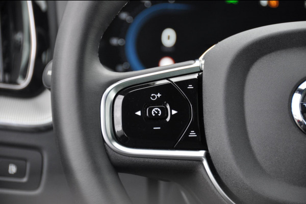 Volvo XC60 T6 350PK Automaat Recharge AWD Plus Black Edition Long range / Adaptieve cruise control / Harman Kardon audio / Trekhaak / Panoramadak / Apple carplay / Parkeersensoren met 360 camera / Elektrische achterklep / Elektrische stoelen met geheugen / Stoel en stuurwielverwarming / 21” velgen