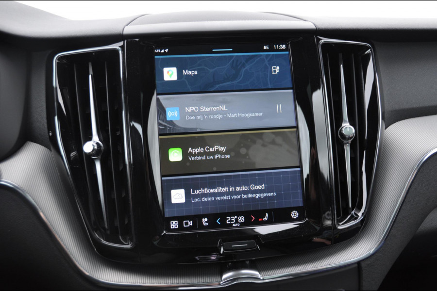 Volvo XC60 T6 350PK Automaat Recharge AWD Plus Black Edition Long range / Adaptieve cruise control / Harman Kardon audio / Trekhaak / Panoramadak / Apple carplay / Parkeersensoren met 360 camera / Elektrische achterklep / Elektrische stoelen met geheugen / Stoel en stuurwielverwarming / 21” velgen