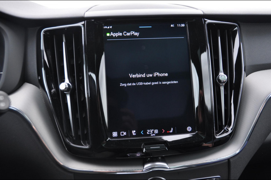 Volvo XC60 T6 350PK Automaat Recharge AWD Plus Black Edition Long range / Adaptieve cruise control / Harman Kardon audio / Trekhaak / Panoramadak / Apple carplay / Parkeersensoren met 360 camera / Elektrische achterklep / Elektrische stoelen met geheugen / Stoel en stuurwielverwarming / 21” velgen