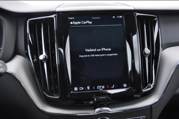 Volvo XC60 T6 350PK Automaat Recharge AWD Plus Black Edition Long range / Adaptieve cruise control / Harman Kardon audio / Trekhaak / Panoramadak / Apple carplay / Parkeersensoren met 360 camera / Elektrische achterklep / Elektrische stoelen met geheugen / Stoel en stuurwielverwarming / 21” velgen