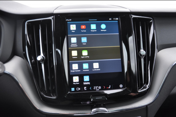 Volvo XC60 T6 350PK Automaat Recharge AWD Plus Black Edition Long range / Adaptieve cruise control / Harman Kardon audio / Trekhaak / Panoramadak / Apple carplay / Parkeersensoren met 360 camera / Elektrische achterklep / Elektrische stoelen met geheugen / Stoel en stuurwielverwarming / 21” velgen