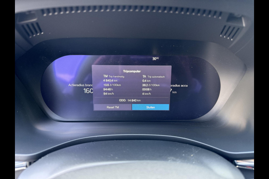 Volvo XC60 T6 350PK Automaat Recharge AWD Plus Black Edition Long range / Adaptieve cruise control / Harman Kardon audio / Trekhaak / Panoramadak / Apple carplay / Parkeersensoren met 360 camera / Elektrische achterklep / Elektrische stoelen met geheugen / Stoel en stuurwielverwarming / 21” velgen
