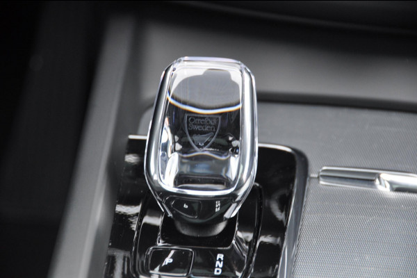 Volvo XC60 T6 350PK Automaat Recharge AWD Plus Black Edition Long range / Adaptieve cruise control / Harman Kardon audio / Trekhaak / Panoramadak / Apple carplay / Parkeersensoren met 360 camera / Elektrische achterklep / Elektrische stoelen met geheugen / Stoel en stuurwielverwarming / 21” velgen