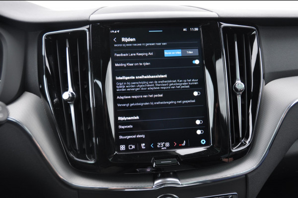 Volvo XC60 T6 350PK Automaat Recharge AWD Plus Black Edition Long range / Adaptieve cruise control / Harman Kardon audio / Trekhaak / Panoramadak / Apple carplay / Parkeersensoren met 360 camera / Elektrische achterklep / Elektrische stoelen met geheugen / Stoel en stuurwielverwarming / 21” velgen