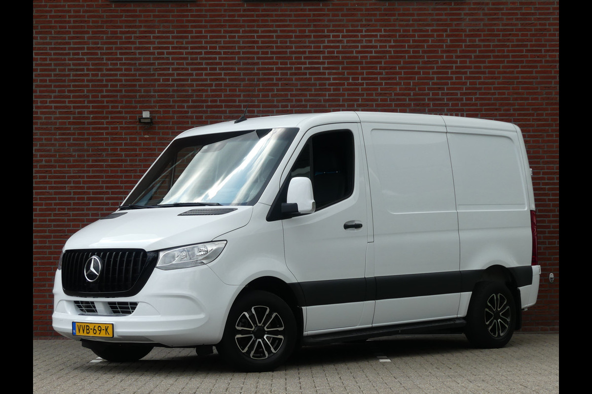 Mercedes-Benz Sprinter 215 CDI L1H1 Camera/Leer/Trekhaak/Airco/Navigatie Mercedes-Benz Sprinter 215 CDI L1H1 Camera/Leer/Trekhaak/Airco/Navigatie