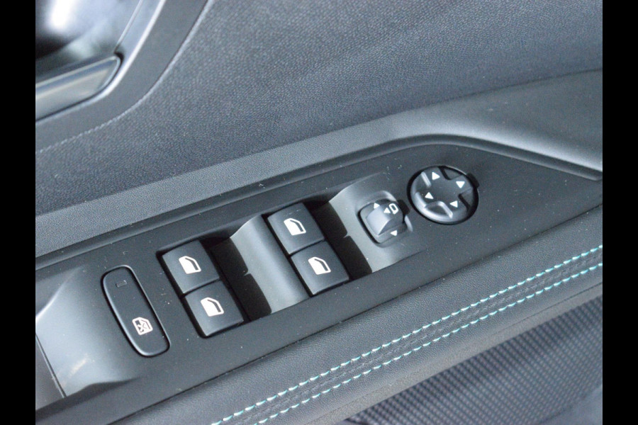 Peugeot 3008 1.6 PHEV 180 Allure Pack Business NAVIGATIE | CARPLAY | ACHTERUITRIJCAMERA MET SENSOREN | STOELVERWARMING |