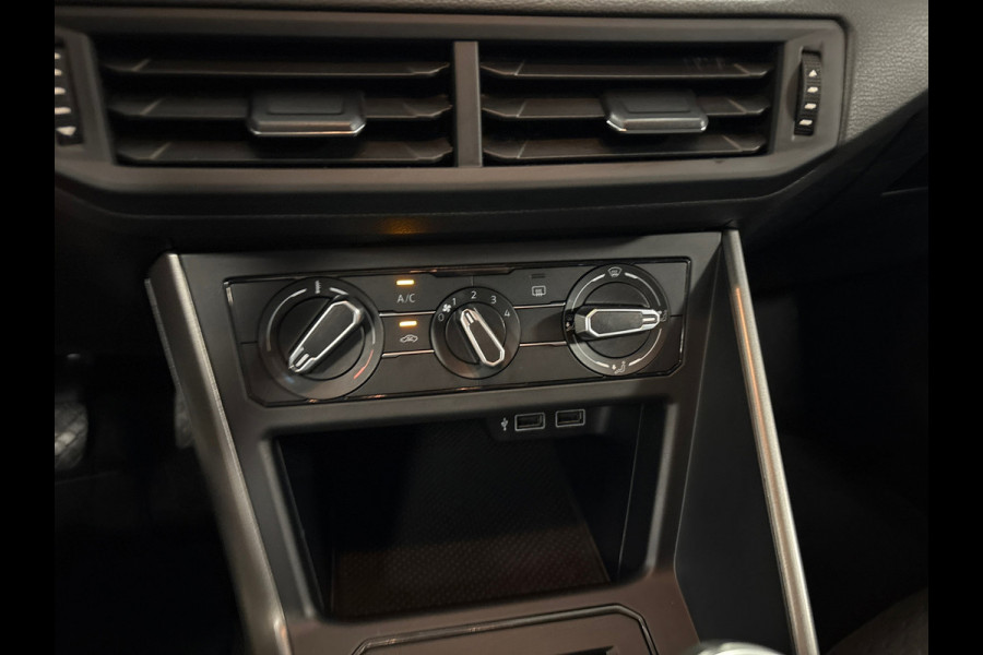 Volkswagen Polo 1.0 MPI Beats,apple carplay,pdc,media ,onderhouds history