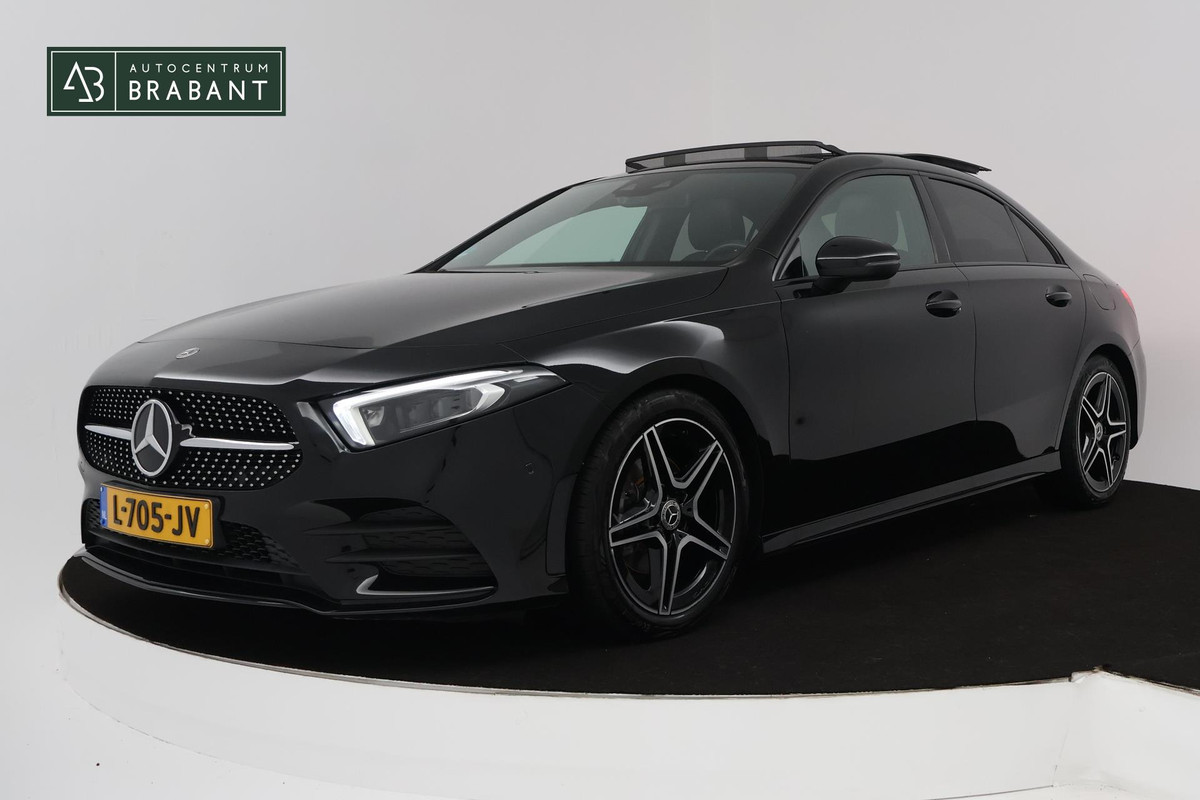 Mercedes-Benz A-Klasse 180 Business Solution AMG (PANORAMADAK, SFEERVERLICHTING, STOELVERWARMING, CAMERA, GOED ONDERHOUDEN)