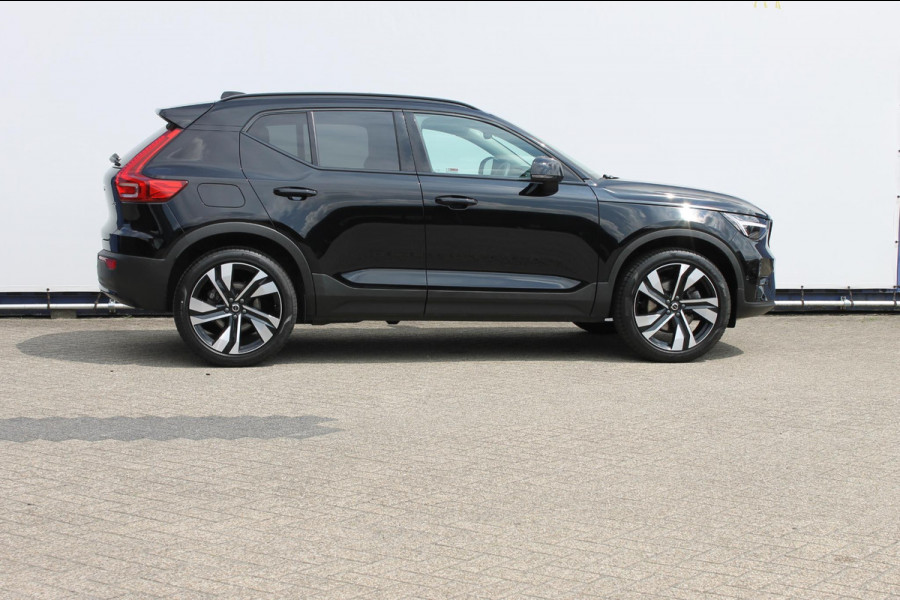 Volvo XC40 B3 177PK Automaat Plus Dark Google infotainment / Draadloos telefoon opladen / Elektrisch bedienbare bestuurdersstoel met geheugen / Adaptieve Cruise Control / Panoramisch schuif-kanteldak