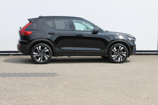 Volvo XC40 B3 177PK Automaat Plus Dark Google infotainment / Draadloos telefoon opladen / Elektrisch bedienbare bestuurdersstoel met geheugen / Adaptieve Cruise Control / Panoramisch schuif-kanteldak