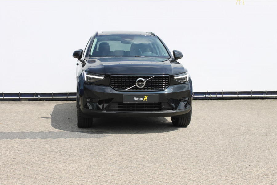 Volvo XC40 B3 177PK Automaat Plus Dark Google infotainment / Draadloos telefoon opladen / Elektrisch bedienbare bestuurdersstoel met geheugen / Adaptieve Cruise Control / Panoramisch schuif-kanteldak