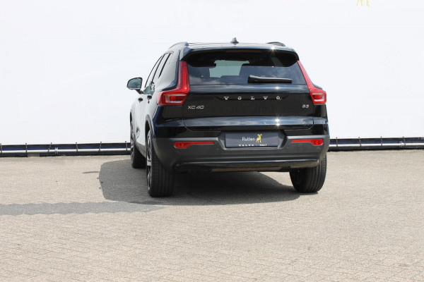Volvo XC40 B3 177PK Automaat Plus Dark Google infotainment / Draadloos telefoon opladen / Elektrisch bedienbare bestuurdersstoel met geheugen / Adaptieve Cruise Control / Panoramisch schuif-kanteldak
