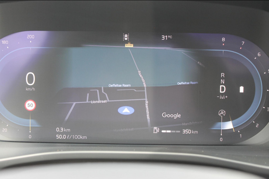 Volvo XC40 B3 177PK Automaat Plus Dark Google infotainment / Draadloos telefoon opladen / Elektrisch bedienbare bestuurdersstoel met geheugen / Adaptieve Cruise Control / Panoramisch schuif-kanteldak
