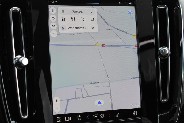 Volvo XC40 B3 177PK Automaat Plus Dark Google infotainment / Draadloos telefoon opladen / Elektrisch bedienbare bestuurdersstoel met geheugen / Adaptieve Cruise Control / Panoramisch schuif-kanteldak