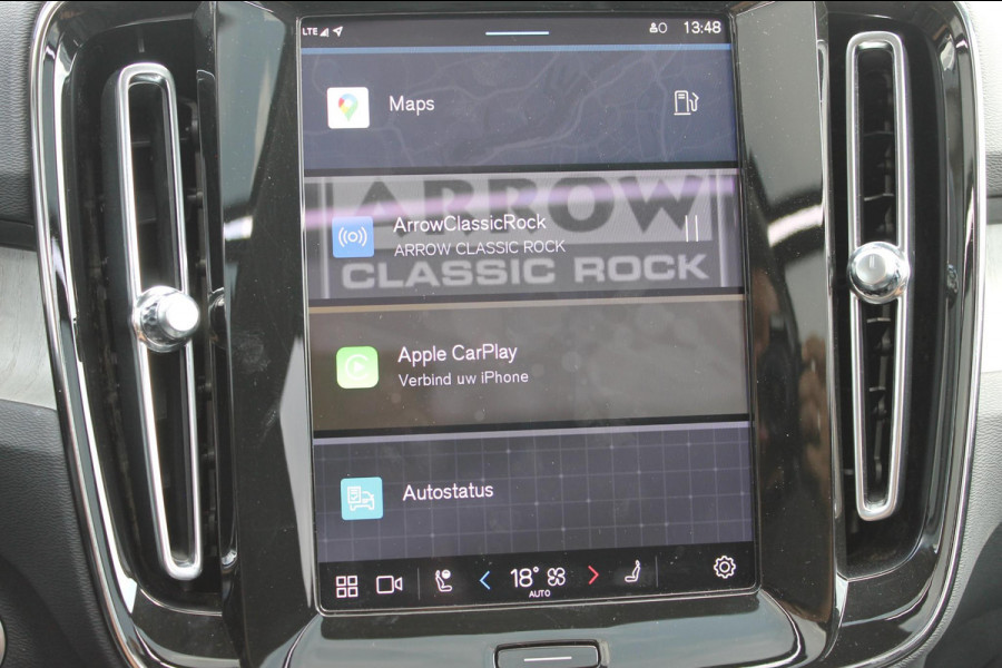 Volvo XC40 B3 177PK Automaat Plus Dark Google infotainment / Draadloos telefoon opladen / Elektrisch bedienbare bestuurdersstoel met geheugen / Adaptieve Cruise Control / Panoramisch schuif-kanteldak