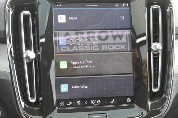 Volvo XC40 B3 177PK Automaat Plus Dark Google infotainment / Draadloos telefoon opladen / Elektrisch bedienbare bestuurdersstoel met geheugen / Adaptieve Cruise Control / Panoramisch schuif-kanteldak