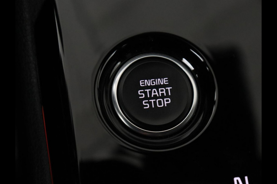 Kia Sportage 1.6 T-GDi Hybrid DynamicPlusLine | Panoramadak | Matrix LED | Trekhaak | Half leder | Adaptive cruise | Stoel & stuurverwarming | Camera | Carplay | Keyless | Navigatie