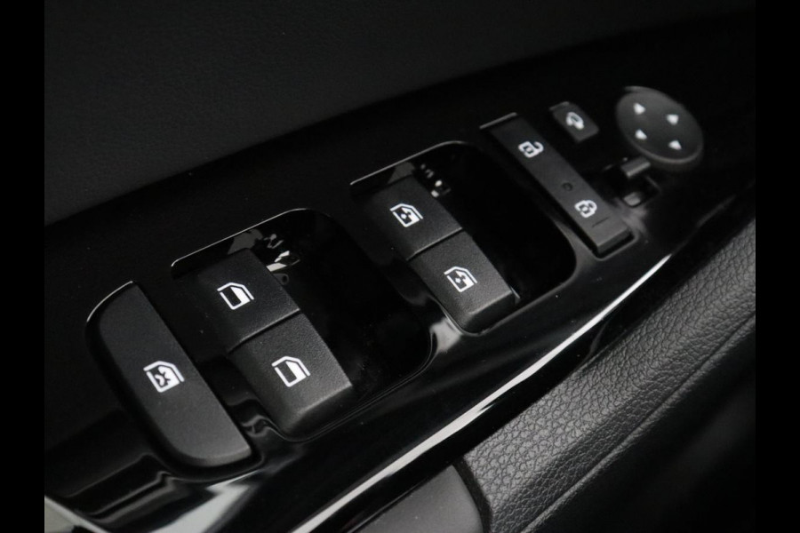 Kia Sportage 1.6 T-GDi Hybrid DynamicPlusLine | Panoramadak | Matrix LED | Trekhaak | Half leder | Adaptive cruise | Stoel & stuurverwarming | Camera | Carplay | Keyless | Navigatie