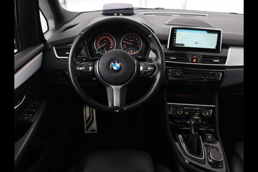 BMW 2 Serie Gran Tourer 218i M Sport 7-persoons | Panoramadak | Leder | Stoelverwarming | Trekhaak | Camera | Full LED | Sportstoelen | Navigatie | Park Assist
