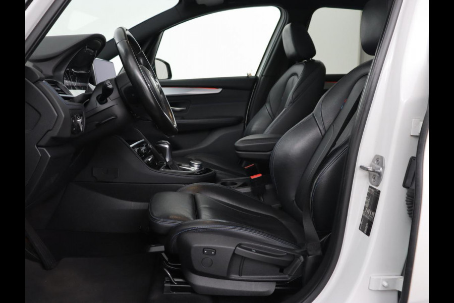 BMW 2 Serie Gran Tourer 218i M Sport 7-persoons | Panoramadak | Leder | Stoelverwarming | Trekhaak | Camera | Full LED | Sportstoelen | Navigatie | Park Assist