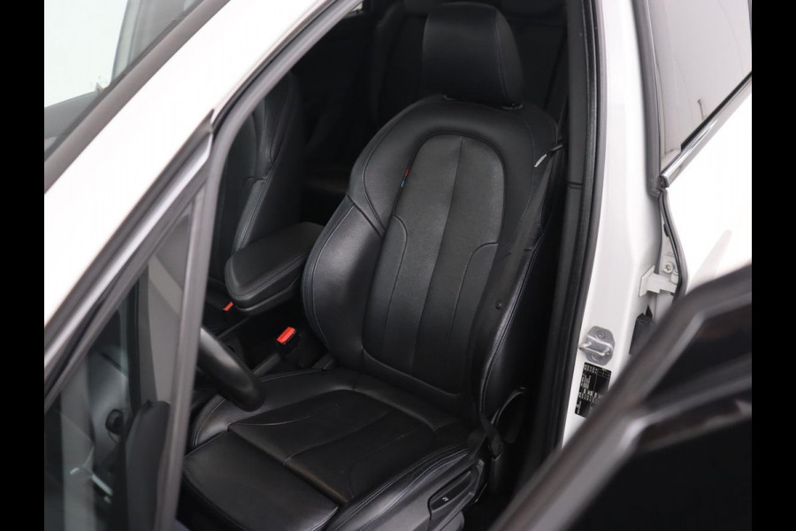 BMW 2 Serie Gran Tourer 218i M Sport 7-persoons | Panoramadak | Leder | Stoelverwarming | Trekhaak | Camera | Full LED | Sportstoelen | Navigatie | Park Assist