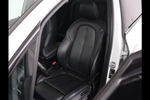 BMW 2 Serie Gran Tourer 218i M Sport 7-persoons | Panoramadak | Leder | Stoelverwarming | Trekhaak | Camera | Full LED | Sportstoelen | Navigatie | Park Assist