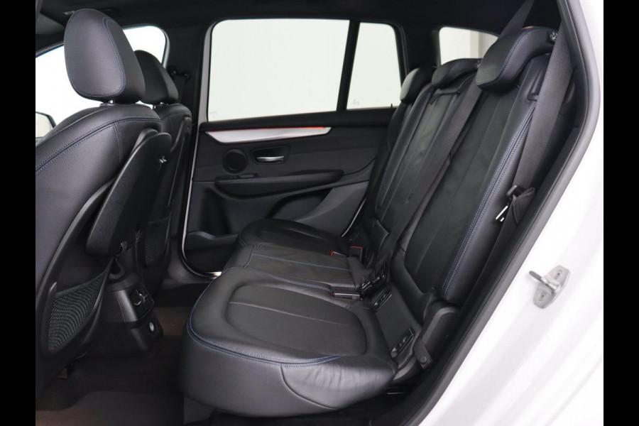 BMW 2 Serie Gran Tourer 218i M Sport 7-persoons | Panoramadak | Leder | Stoelverwarming | Trekhaak | Camera | Full LED | Sportstoelen | Navigatie | Park Assist