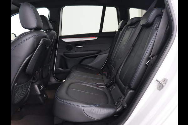 BMW 2 Serie Gran Tourer 218i M Sport 7-persoons | Panoramadak | Leder | Stoelverwarming | Trekhaak | Camera | Full LED | Sportstoelen | Navigatie | Park Assist