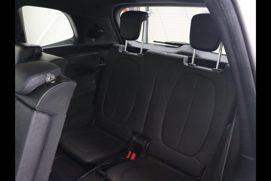BMW 2 Serie Gran Tourer 218i M Sport 7-persoons | Panoramadak | Leder | Stoelverwarming | Trekhaak | Camera | Full LED | Sportstoelen | Navigatie | Park Assist