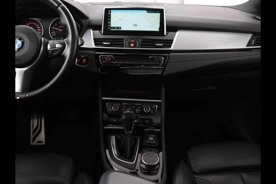 BMW 2 Serie Gran Tourer 218i M Sport 7-persoons | Panoramadak | Leder | Stoelverwarming | Trekhaak | Camera | Full LED | Sportstoelen | Navigatie | Park Assist