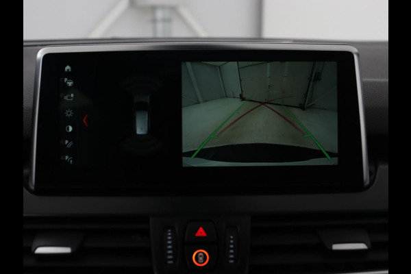 BMW 2 Serie Gran Tourer 218i M Sport 7-persoons | Panoramadak | Leder | Stoelverwarming | Trekhaak | Camera | Full LED | Sportstoelen | Navigatie | Park Assist