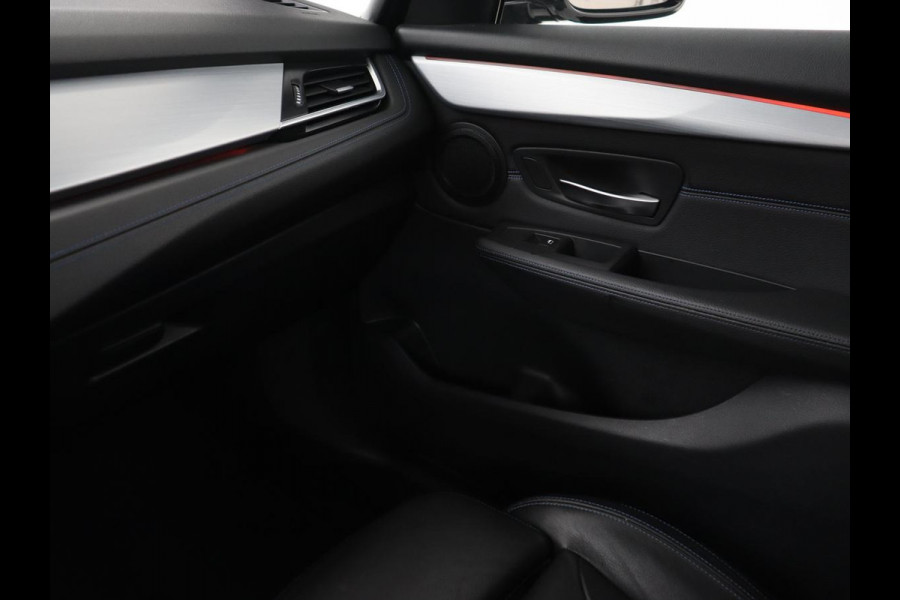 BMW 2 Serie Gran Tourer 218i M Sport 7-persoons | Panoramadak | Leder | Stoelverwarming | Trekhaak | Camera | Full LED | Sportstoelen | Navigatie | Park Assist