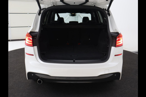 BMW 2 Serie Gran Tourer 218i M Sport 7-persoons | Panoramadak | Leder | Stoelverwarming | Trekhaak | Camera | Full LED | Sportstoelen | Navigatie | Park Assist