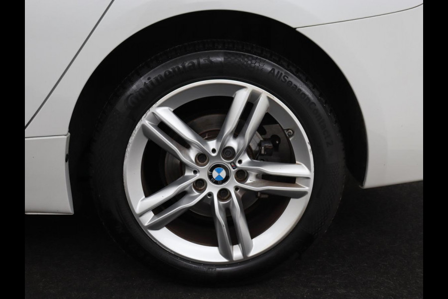 BMW 2 Serie Gran Tourer 218i M Sport 7-persoons | Panoramadak | Leder | Stoelverwarming | Trekhaak | Camera | Full LED | Sportstoelen | Navigatie | Park Assist