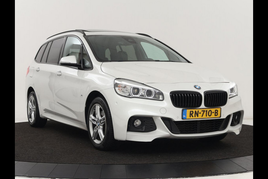 BMW 2 Serie Gran Tourer 218i M Sport 7-persoons | Panoramadak | Leder | Stoelverwarming | Trekhaak | Camera | Full LED | Sportstoelen | Navigatie | Park Assist