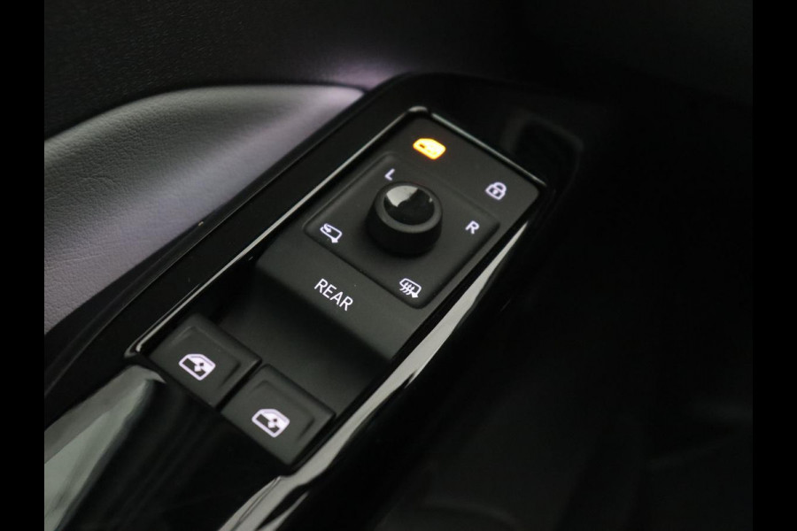 Volkswagen ID.3 First Max 58 kWh | Panoramadak | Head-Up | Stoel & stuurverwarming | Adaptive cruise | Camera | Massage | Elektrische stoelen | Sfeerverlichting | Carplay | Matrix LED