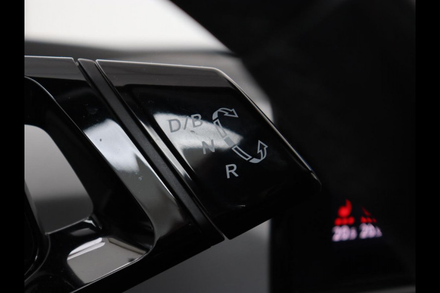 Volkswagen ID.3 First Max 58 kWh | Panoramadak | Head-Up | Stoel & stuurverwarming | Adaptive cruise | Camera | Massage | Elektrische stoelen | Sfeerverlichting | Carplay | Matrix LED
