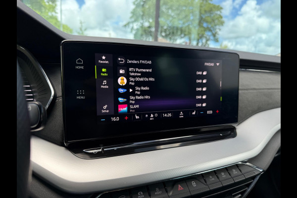 Škoda Octavia Combi 1.4 TSI iV PHEV Business Edition - Automaat - Navi - Winterpakket - Camera