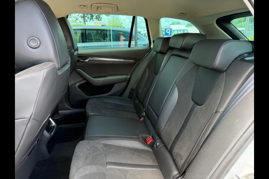 Škoda Octavia Combi 1.4 TSI iV PHEV Business Edition - Automaat - Navi - Winterpakket - Camera