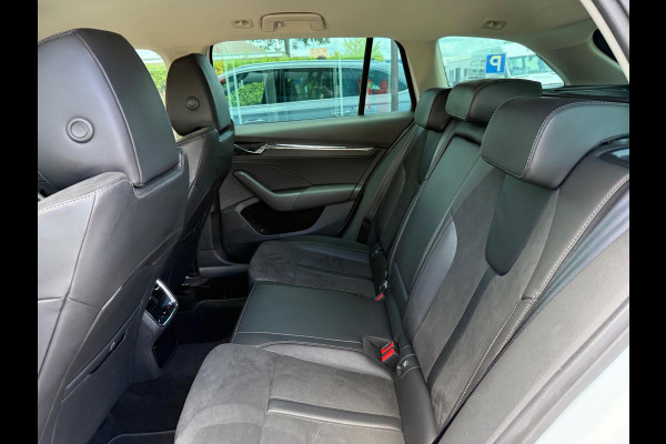 Škoda Octavia Combi 1.4 TSI iV PHEV Business Edition - Automaat - Navi - Winterpakket - Camera