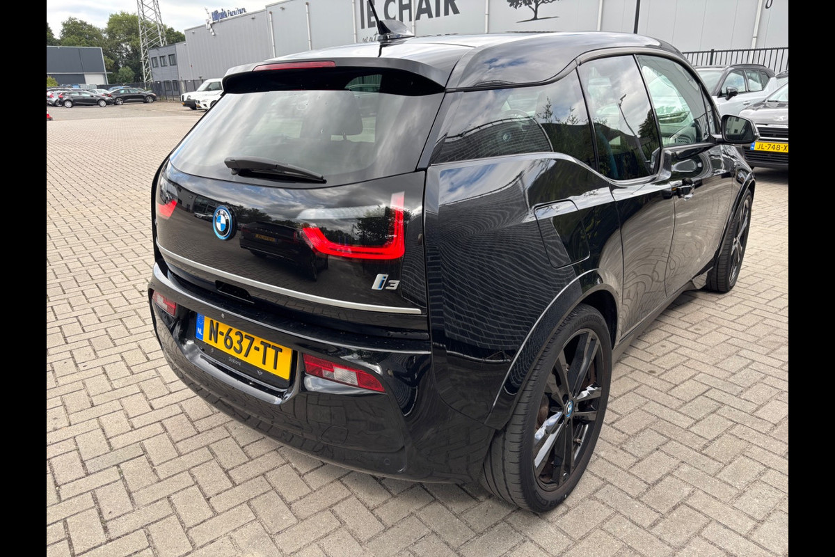 BMW i3 Dark Shadow Edition 120Ah 42 kWh / Camera / Navigatie / 20'' / Stoelverwarming / DAB / LED / Cruise Control