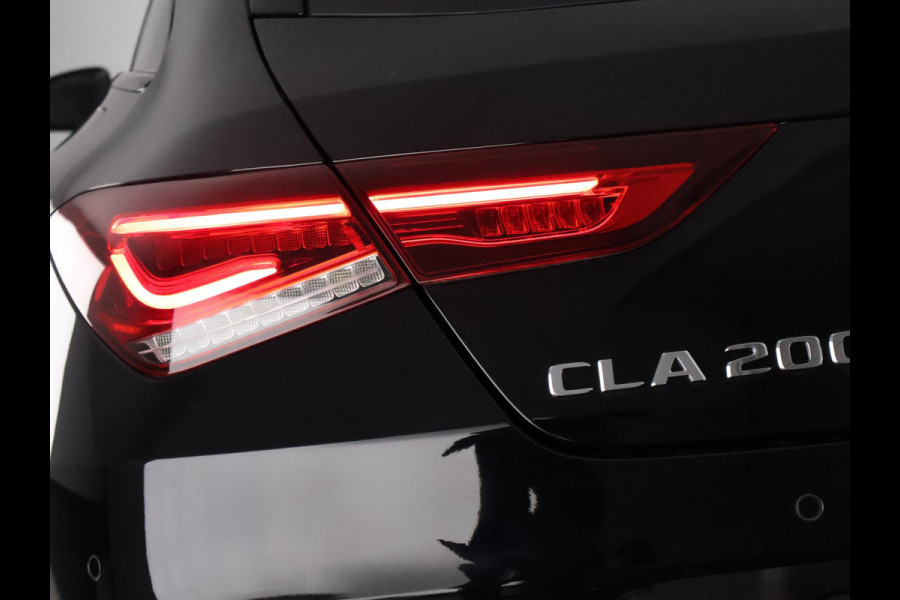 Mercedes-Benz CLA-Klasse Shooting Brake 200 Business Solution AMG Automaat | Wide-Screen | Schuif-/Kanteldak | Navigatie | Camera |
